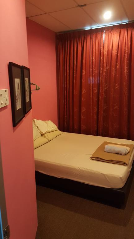 Hotel 28 Bahari George Town Esterno foto