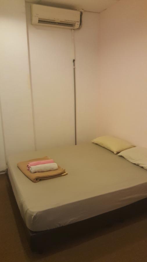 Hotel 28 Bahari George Town Esterno foto
